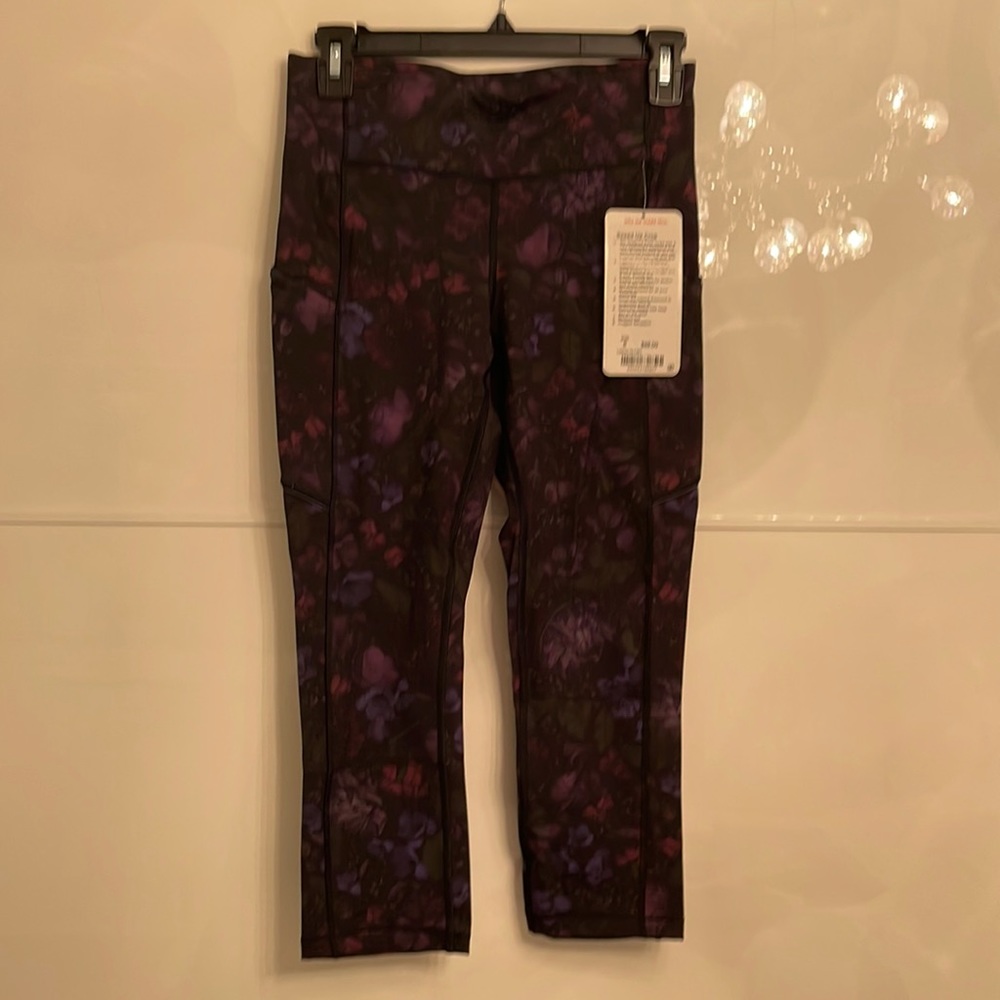 Lululemon speed up crop legging, size 6, NEVER WORN